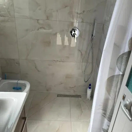 2 Bedroom Flat Shengjin Apartment *